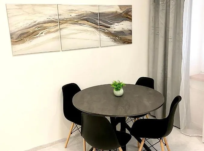 Dean - Next To Nivy Bus Station & Mall