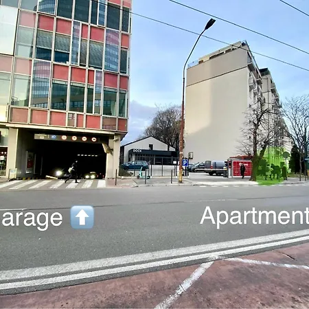 Dean - Next To Nivy Bus Station & Mall Братислава