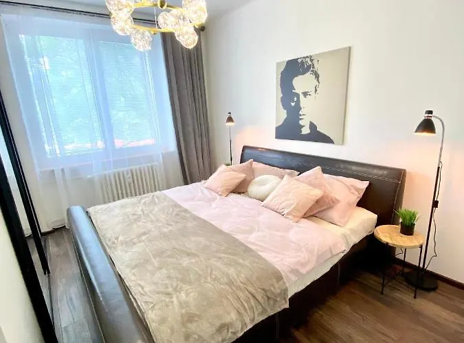 Apartament Dean - Next To Nivy Bus Station & Mall *