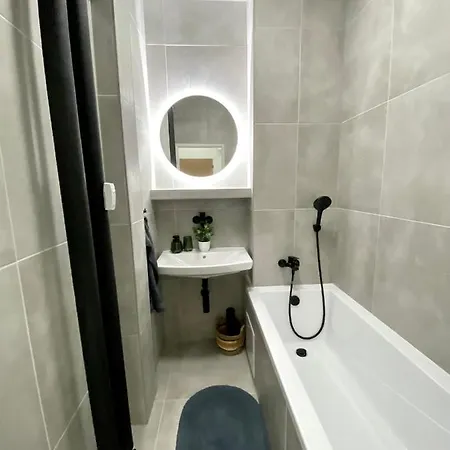 Dean - Next To Nivy Bus Station & Mall Apartment *