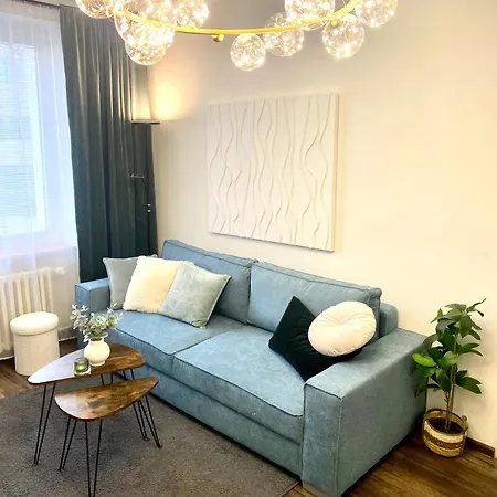 Dean - Next To Nivy Bus Station & Mall Apartment Bratislava