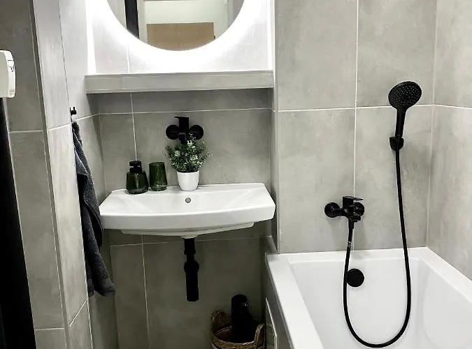 Dean - Next To Nivy Bus Station & Mall *